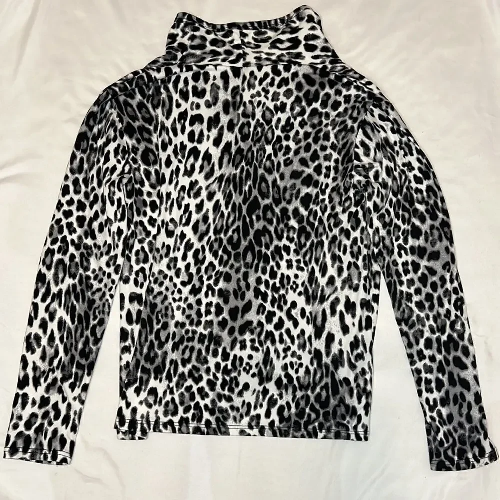 Cozy Rozy Women’s Gray Black Leopard Print Pajama Top Size XS